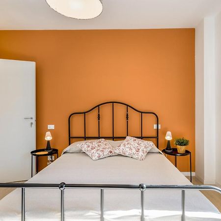 Family & Friends Rooms With Shared Bathroom Падуа Екстериор снимка