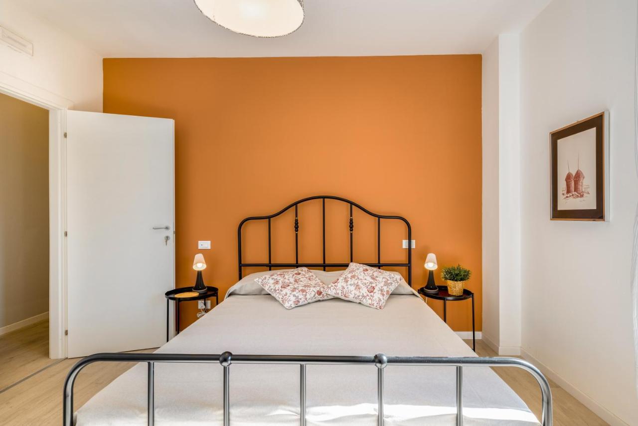 Family & Friends Rooms With Shared Bathroom Падуа Екстериор снимка