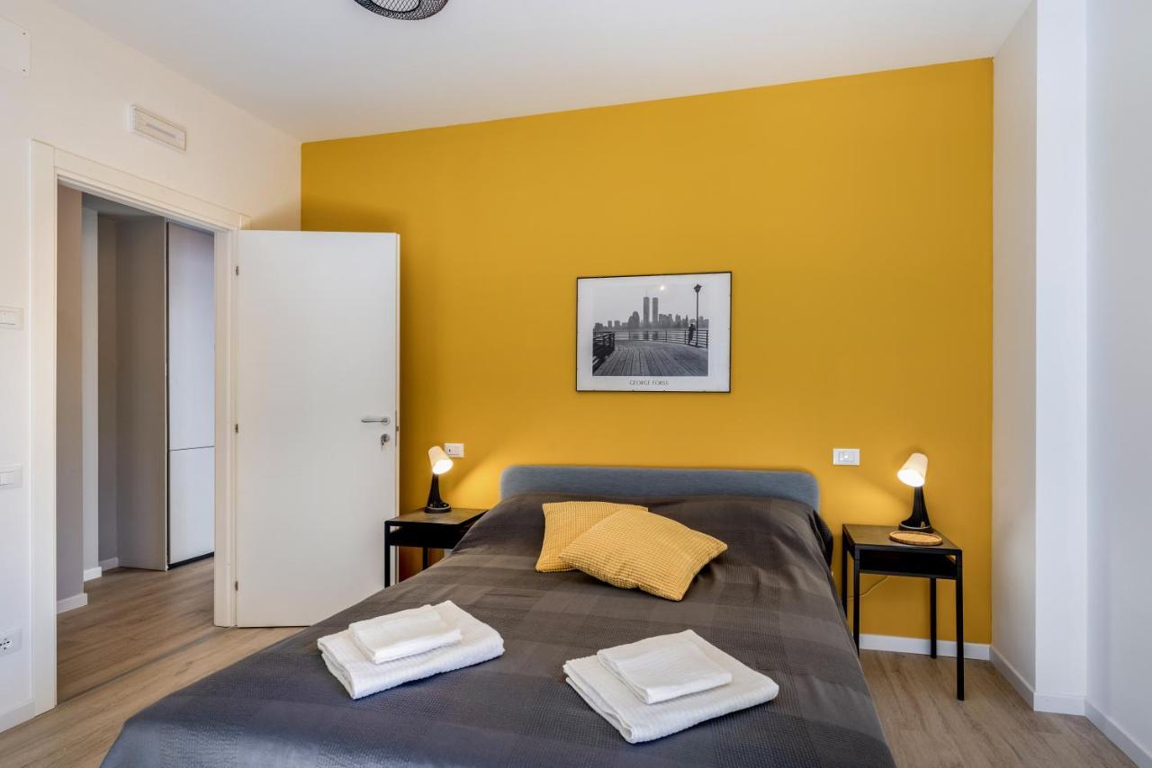 Family & Friends Rooms With Shared Bathroom Падуа Екстериор снимка