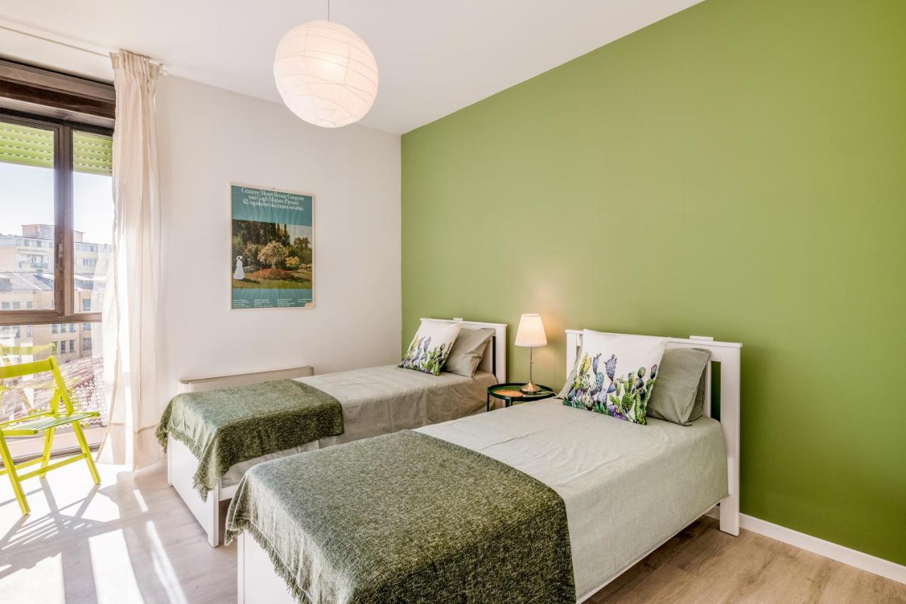 Family & Friends Rooms With Shared Bathroom Падуа Екстериор снимка