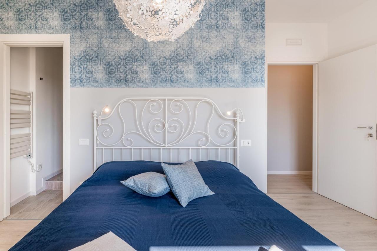 Family & Friends Rooms With Shared Bathroom Падуа Екстериор снимка