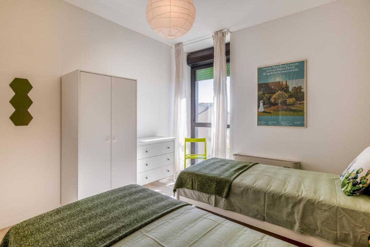 Family & Friends Rooms With Shared Bathroom Падуа Екстериор снимка