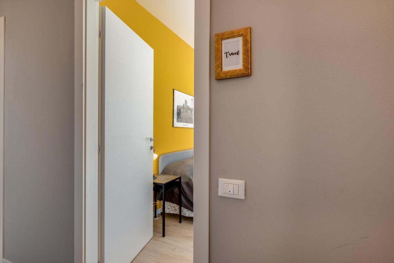 Family & Friends Rooms With Shared Bathroom Падуа Екстериор снимка
