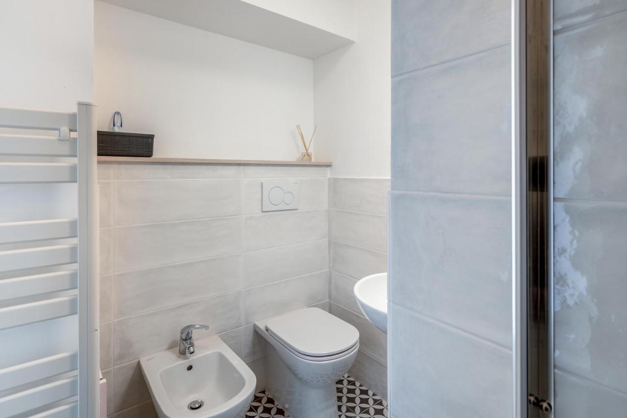 Family & Friends Rooms With Shared Bathroom Падуа Екстериор снимка