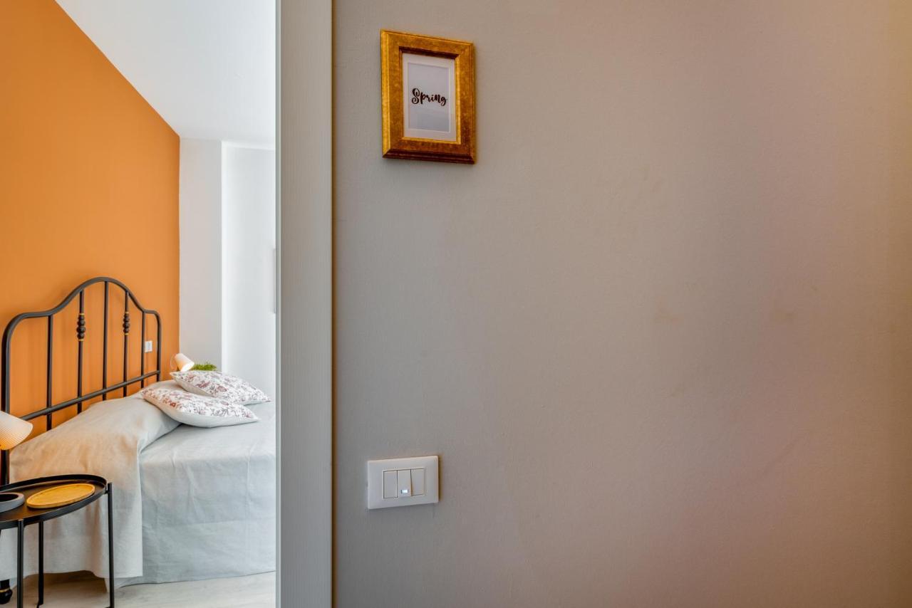 Family & Friends Rooms With Shared Bathroom Падуа Екстериор снимка